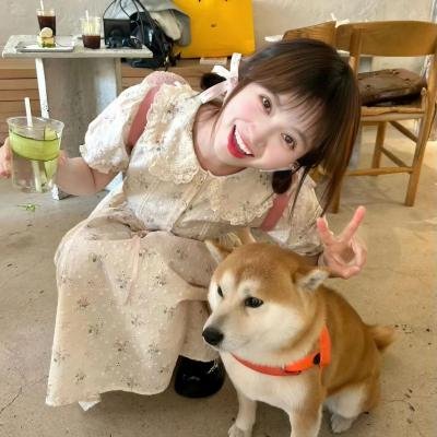 圣洁的艾曼妞